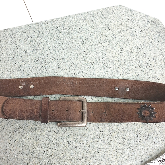 Vermillion leather belt with silver sun detailing size large - Picture 4 of 7